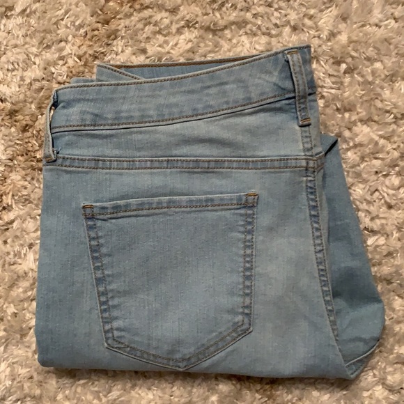 Old Navy Women’s Super Skinny Light Wash Jeans. Size 14 - Picture 4 of 7